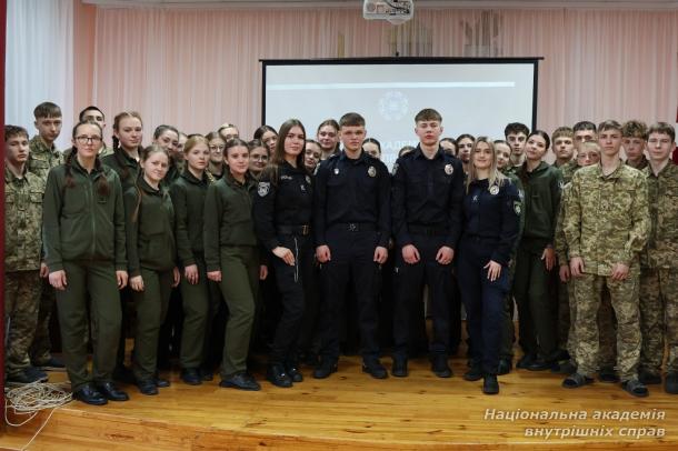 Діалог із майбутніми вступниками: курсанти НАВС відвідали Волинський ліцей