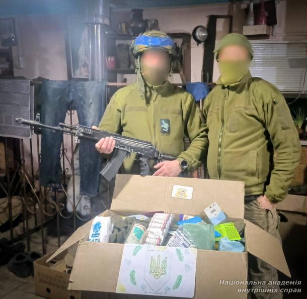 “Подаруй тепло захиснику”: колектив академії долучився до волонтерської ініціативи