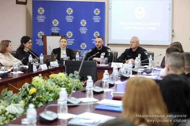 Психологічна підтримка підлітків: МВС та ГО «Gen.Ukrainian» провели навчання для персоналу закладів освіти системи МВС