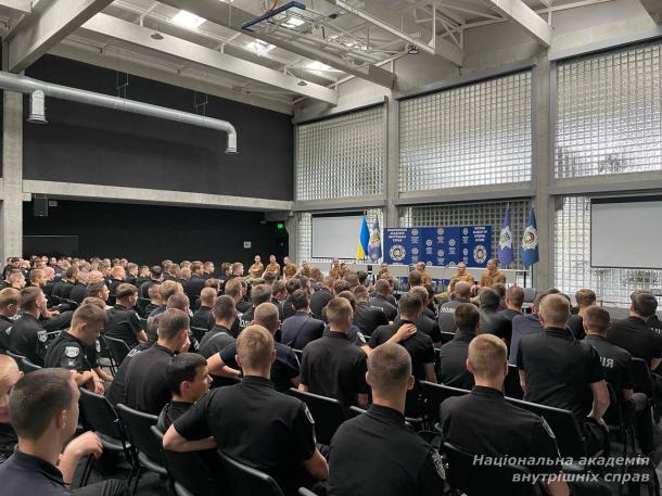 «Зустріч без краваток»: курсанти НАВС і Київського інституту Національної гвардії України обмінялися досвідом до Дня Конституції