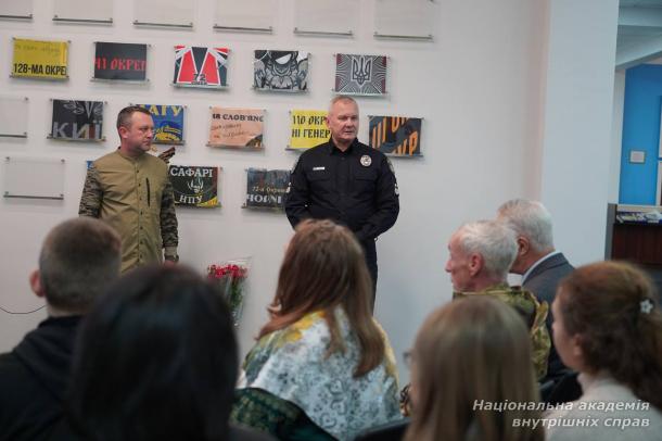 У Національній академії внутрішніх справ відкрили художню виставку, присвячену пам’яті Героя Андрія Бахтова