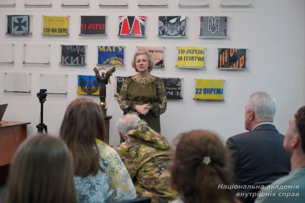 У Національній академії внутрішніх справ відкрили художню виставку, присвячену пам’яті Героя Андрія Бахтова