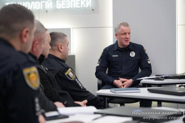 Професійні стандарти та сучасні виклики досудового розслідування