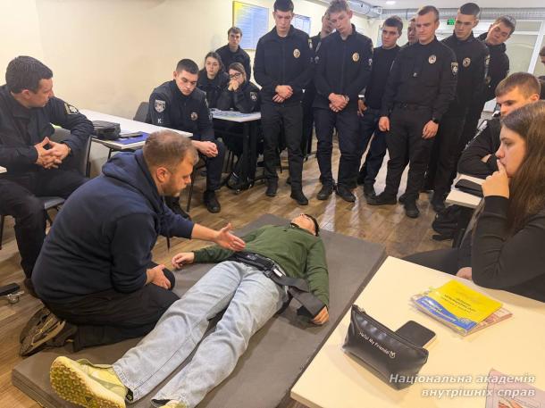 Практичні заняття з тактичної підготовки в НАВС: курсанти відпрацювали алгоритм MARCH на інноваційних засобах домедичної допомоги