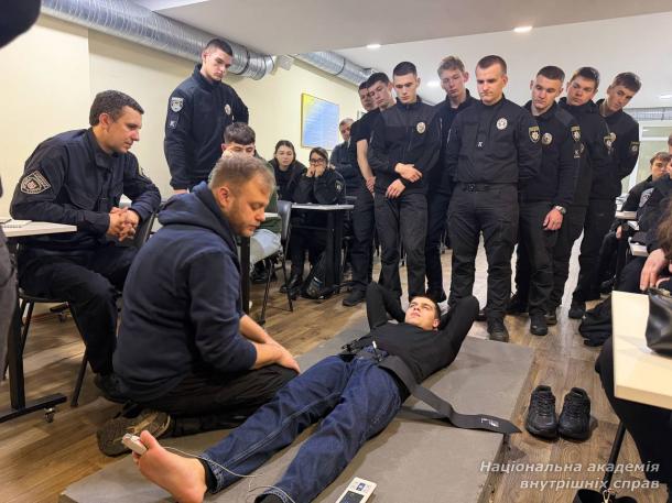 Практичні заняття з тактичної підготовки в НАВС: курсанти відпрацювали алгоритм MARCH на інноваційних засобах домедичної допомоги