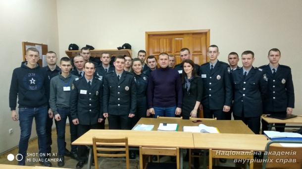 Взаємодія працівників карного розшуку зі слідчими під час розкриття кримінальних правопорушень