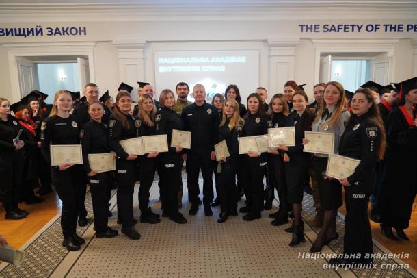 Урочистий випуск магістрів інституту заочного та дистанційного навчання Урочистий випуск магістрів інституту заочного та дистанційного навчання