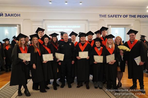 Урочистий випуск магістрів інституту заочного та дистанційного навчання Урочистий випуск магістрів інституту заочного та дистанційного навчання