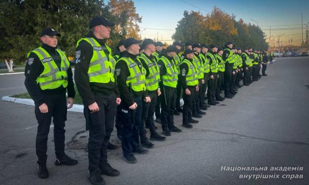 Понад 170 курсантів й офіцерів НАВС забезпечують публічний порядок під час поминальних заходів