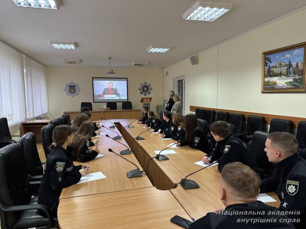 Здобувачі та науково-педагогічні працівники НАВС долучилися до Всеукраїнського радіодиктанту національної єдності Здобувачі та науково-педагогічні працівники НАВС долучилися до Всеукраїнського радіодиктанту національної єдності