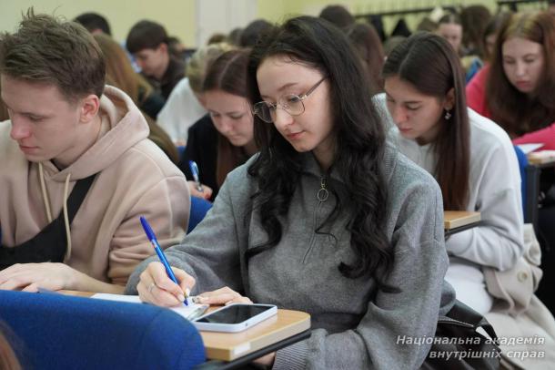 Здобувачі та науково-педагогічні працівники НАВС долучилися до Всеукраїнського радіодиктанту національної єдності Здобувачі та науково-педагогічні працівники НАВС долучилися до Всеукраїнського радіодиктанту національної єдності