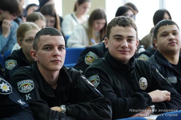 Здобувачі та науково-педагогічні працівники НАВС долучилися до Всеукраїнського радіодиктанту національної єдності Здобувачі та науково-педагогічні працівники НАВС долучилися до Всеукраїнського радіодиктанту національної єдності