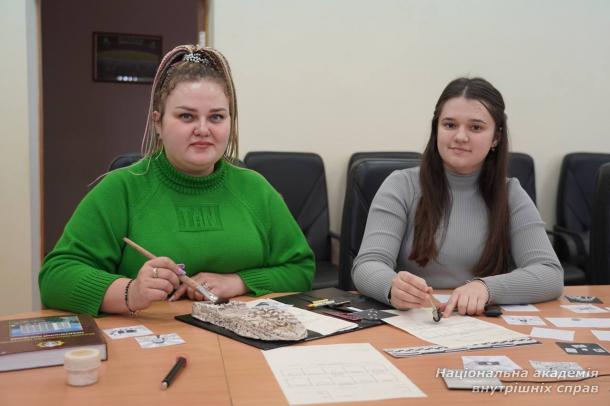 Наукове проєктування дошки детектива: синергія науки, креативу й фінансової безпеки Наукове проєктування дошки детектива: синергія науки, креативу й фінансової безпеки