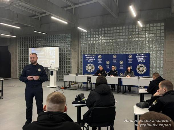 Бінарне заняття з курсантами за участю представника Департаменту головної інспекції та дотримання прав людини НПУ Бінарне заняття з курсантами за участю представника Департаменту головної інспекції та дотримання прав людини НПУ