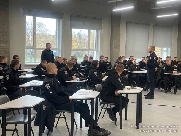 Бінарне заняття з курсантами за участю представника Департаменту головної інспекції та дотримання прав людини НПУ Бінарне заняття з курсантами за участю представника Департаменту головної інспекції та дотримання прав людини НПУ