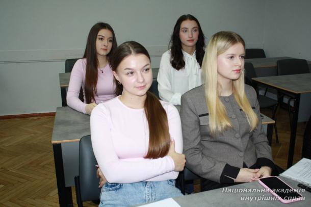 Рада молодих вчених НАВС і кафедра фізичної й тактичної підготовки ННІПП: відкриття нових горизонтів науки на студентському форумі «Вступ у науку. Дослідження в галузі «Фізична культура»»