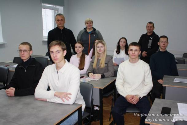 Рада молодих вчених НАВС і кафедра фізичної й тактичної підготовки ННІПП: відкриття нових горизонтів науки на студентському форумі «Вступ у науку. Дослідження в галузі «Фізична культура»»