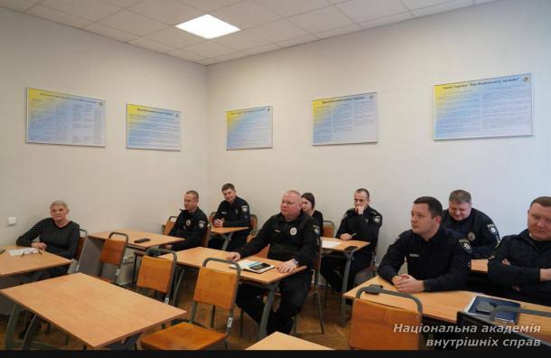 Професійна комунікація в кризових ситуаціях: інтерактивне заняття із психологами НАВС