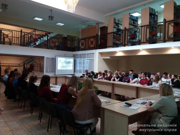 «Ми повинні вшановувати загиблих у роки Великого терору…», – з матеріалів науково-практичної конференції у Навчально-науковому інституті № 3