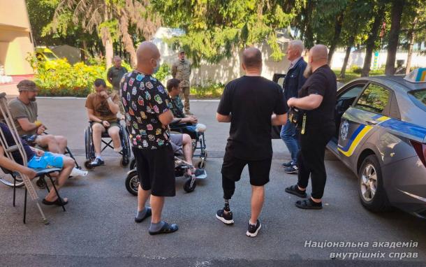 Інструктори безбар’єрної автошколи завітали до реабілітаційного центру