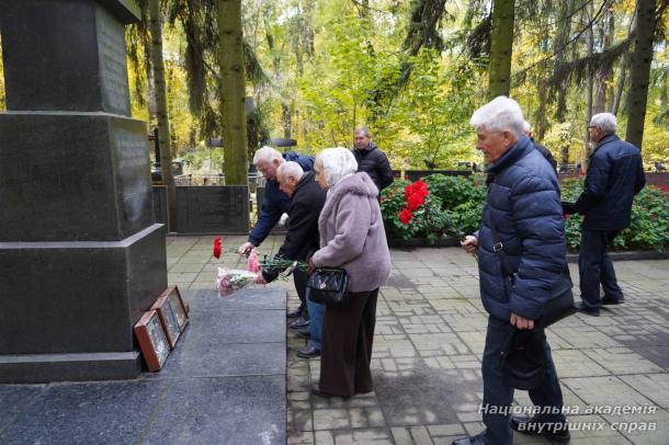 У НАВС вшанували героїв з нагоди Дня визволення України від фашистських загарбників У НАВС вшанували героїв з нагоди Дня визволення України від фашистських загарбників