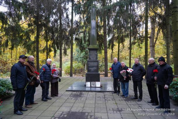 У НАВС вшанували героїв з нагоди Дня визволення України від фашистських загарбників У НАВС вшанували героїв з нагоди Дня визволення України від фашистських загарбників