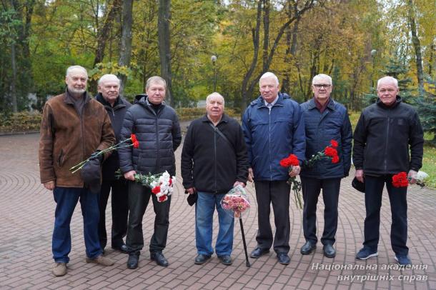 У НАВС вшанували героїв з нагоди Дня визволення України від фашистських загарбників У НАВС вшанували героїв з нагоди Дня визволення України від фашистських загарбників