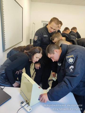 Криміналістичне дослідження документів і письма: практичні заняття за участю експерта ДНДЕКЦ МВС України Криміналістичне дослідження документів і письма: практичні заняття за участю експерта ДНДЕКЦ МВС України