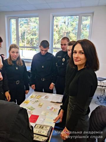 Криміналістичне дослідження документів і письма: практичні заняття за участю експерта ДНДЕКЦ МВС України Криміналістичне дослідження документів і письма: практичні заняття за участю експерта ДНДЕКЦ МВС України