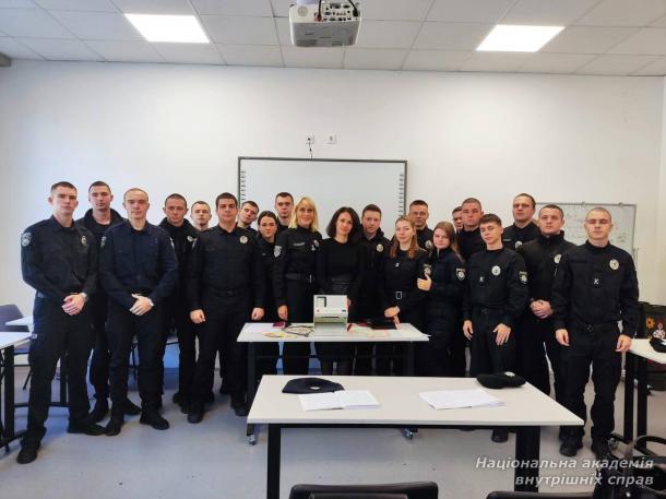 Криміналістичне дослідження документів і письма: практичні заняття за участю експерта ДНДЕКЦ МВС України Криміналістичне дослідження документів і письма: практичні заняття за участю експерта ДНДЕКЦ МВС України