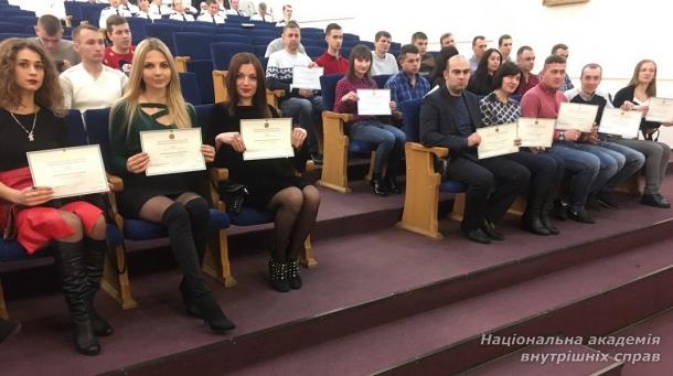 У добру путь, шановні випускники!