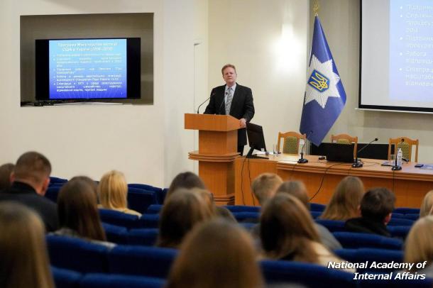 Lectures by a Retired U.S. Prosecutor for Future Criminal Justice Professionals