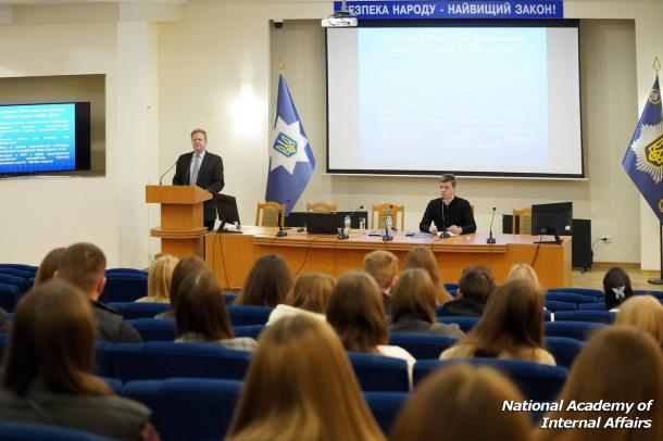 Lectures by a Retired U.S. Prosecutor for Future Criminal Justice Professionals