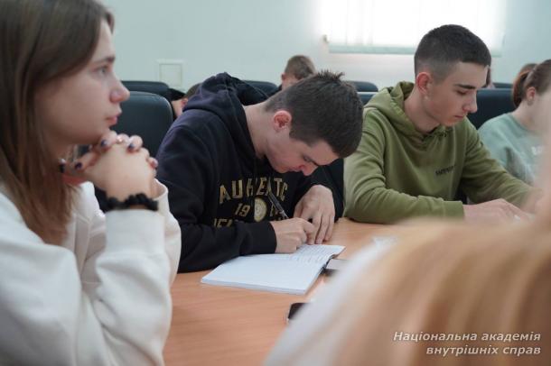 Мовний калейдоскоп: інтерактивне свято української мови та ідентичності Мовний калейдоскоп: інтерактивне свято української мови та ідентичності