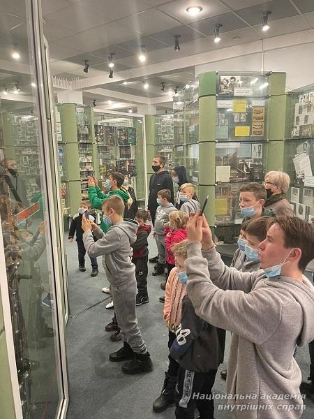 Новорічна казка для вихованців дитячого будинку