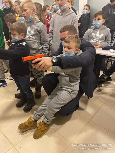 Новорічна казка для вихованців дитячого будинку