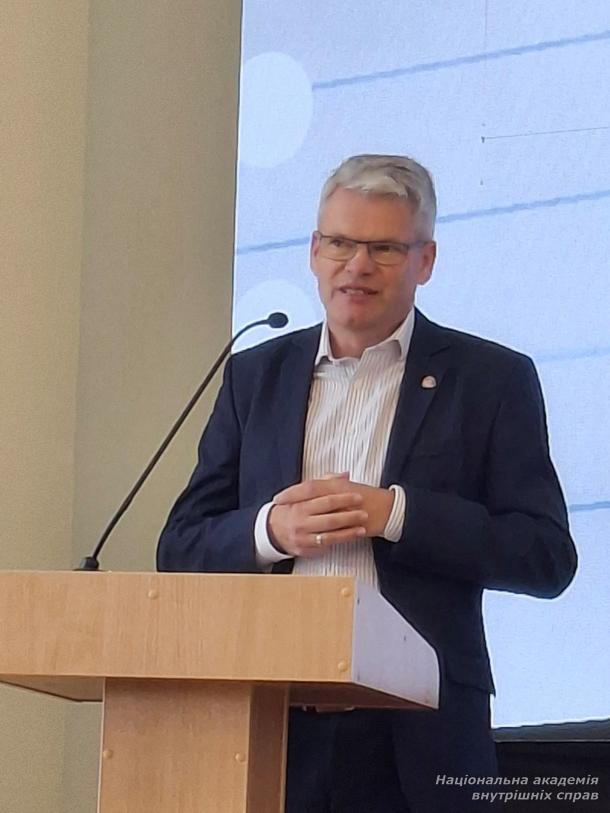 Доброчесність та освіта: нові орієнтири Доброчесність та освіта: нові орієнтири