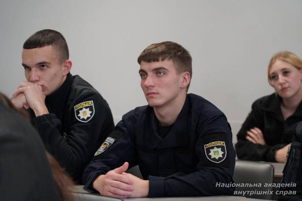 Розмовні клуби з носіями англійської мови для курсантів і студентів НАВС