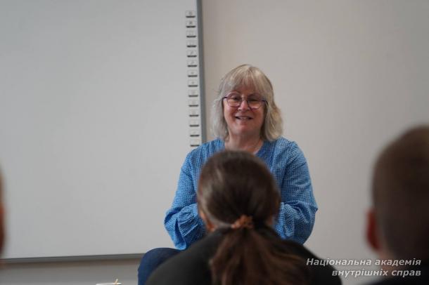 Розмовні клуби з носіями англійської мови для курсантів і студентів НАВС