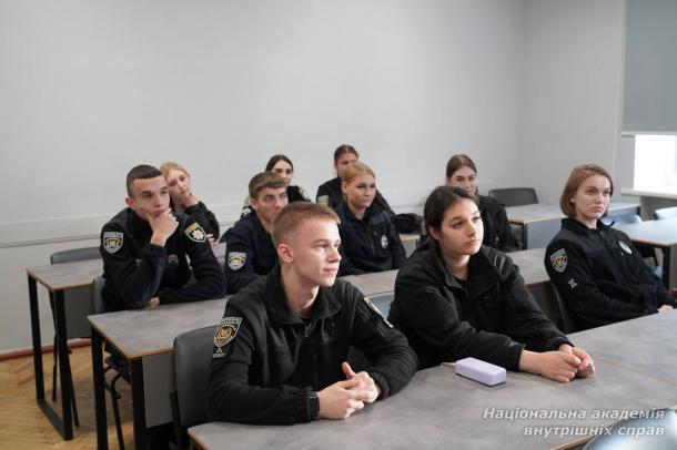 Розмовні клуби з носіями англійської мови для курсантів і студентів НАВС