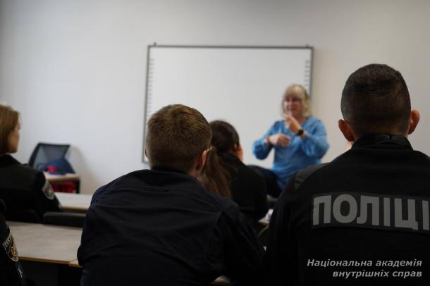 Розмовні клуби з носіями англійської мови для курсантів і студентів НАВС