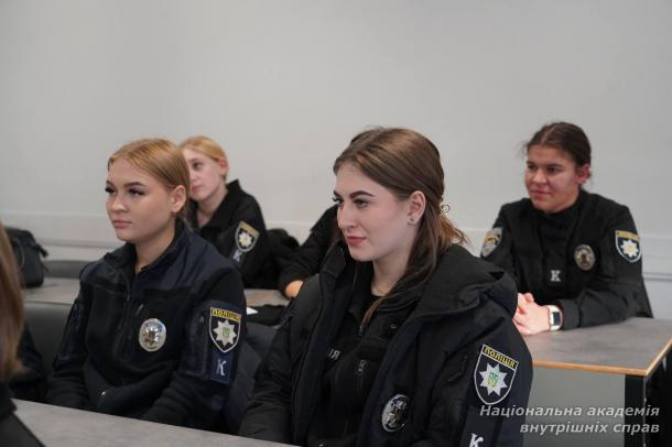 Розмовні клуби з носіями англійської мови для курсантів і студентів НАВС