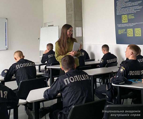 Місяць кібербезпеки в НАВС: психологи допомагають курсантам протистояти онлайн-маніпуляціям